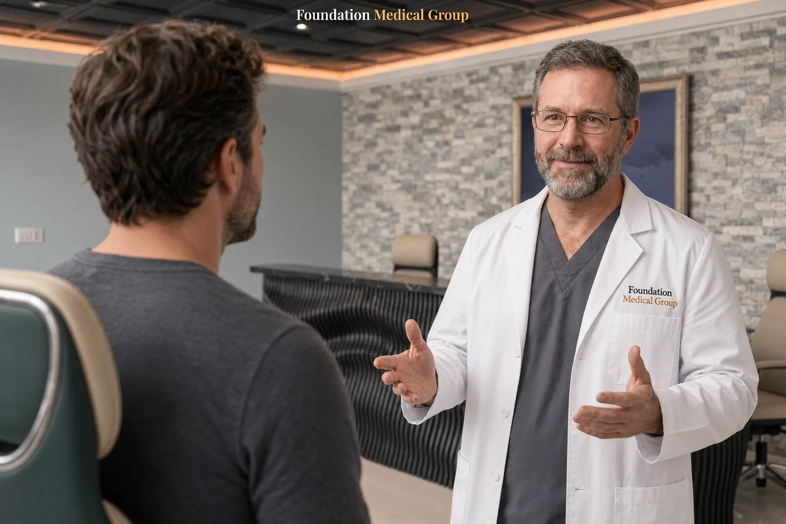 A clinician talks with a patient about common side effects of Suboxone
